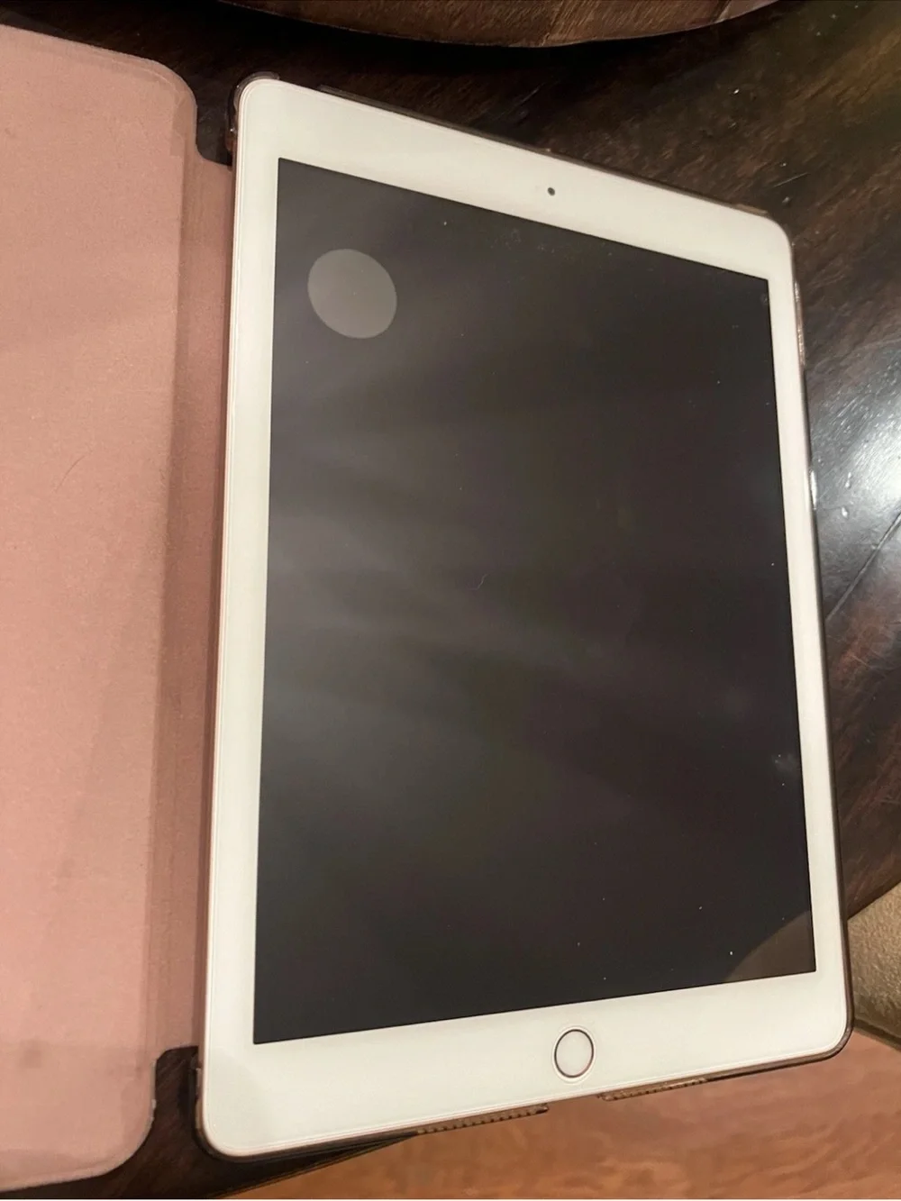 Apple iPad 6th Generation 32GB Rose. MRJN2LL/A WiFi